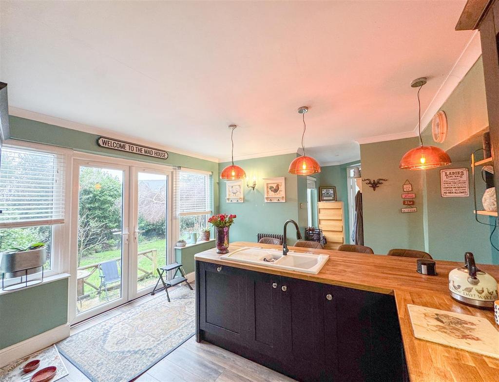 Kitchen / Breakfast Room