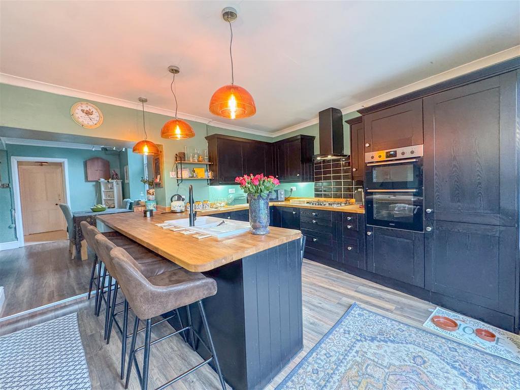 Kitchen / Breakfast Room