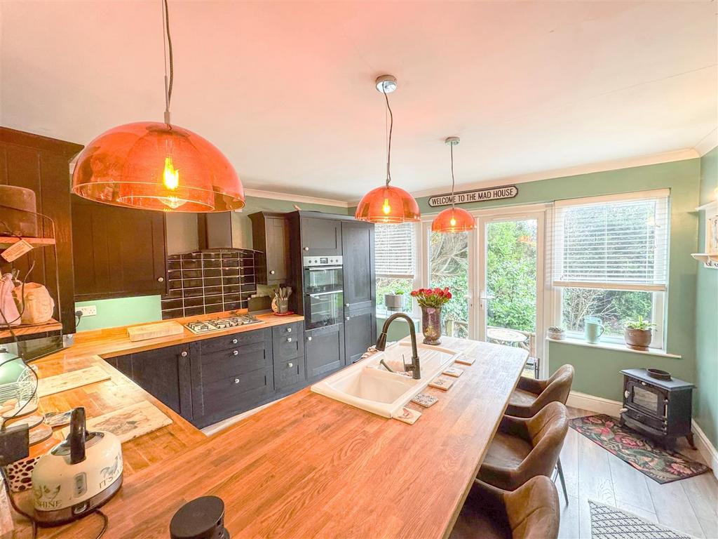 Kitchen / Breakfast Room