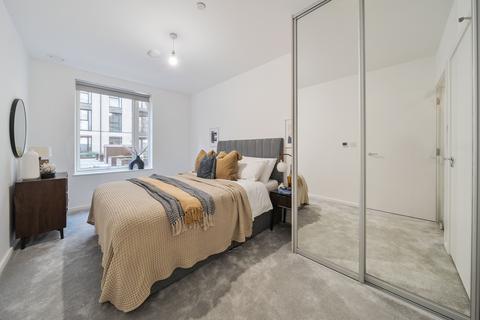 3 bedroom apartment to rent, 6 Headlam Avenue, London SW4
