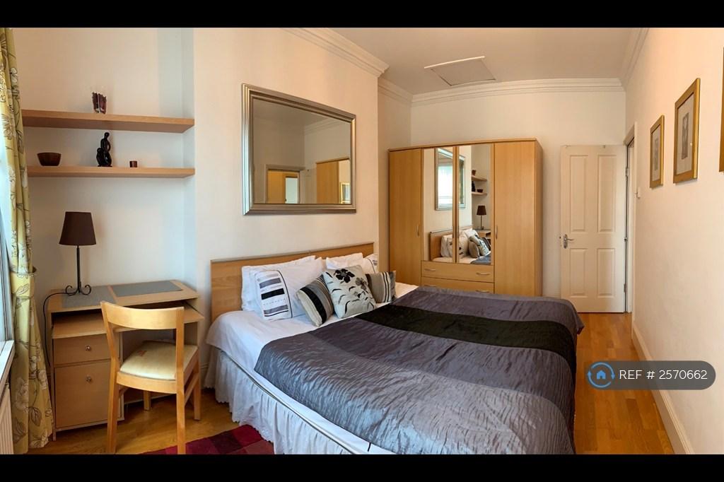Master Bedroom With Super King Size