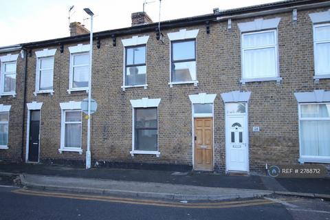 6 bedroom terraced house to rent, St Georges Avenue, Sheerness, ME12