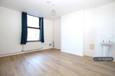 6 bedroom terraced house to rent, St Georges Avenue, Sheerness, ME12