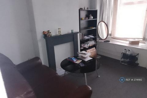 2 bedroom terraced house to rent, Cecil Street, Nottingham, NG7