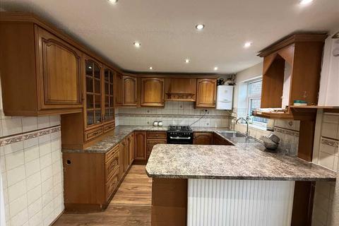 3 bedroom semi-detached house to rent, Sandbarn Close, Solihull