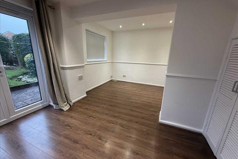 3 bedroom semi-detached house to rent, Sandbarn Close, Solihull