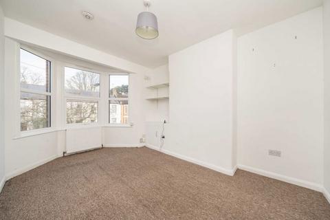 2 bedroom flat to rent, Shirley Gardens, London W7