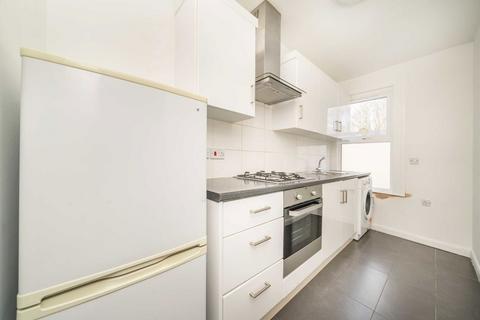 2 bedroom flat to rent, Shirley Gardens, London W7