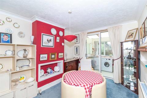 4 bedroom end of terrace house for sale, Meadow Road, Worthing