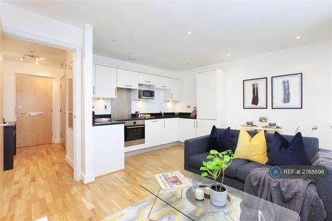 3 bedroom flat to rent, Downs Road, London, E5