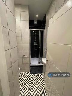 3 bedroom flat to rent, Downs Road, London, E5
