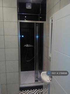 3 bedroom flat to rent, Downs Road, London, E5