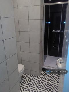 3 bedroom flat to rent, Downs Road, London, E5