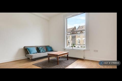 3 bedroom flat to rent, Downs Road, London, E5