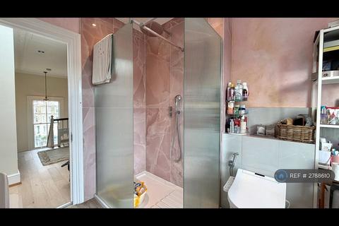 4 bedroom terraced house to rent, Morton Road, London, N1