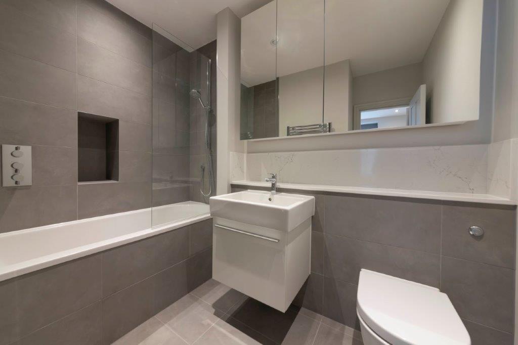 Bathroom 2.jpg