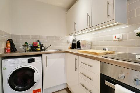2 bedroom flat to rent, Douglas Court, Biggin Hill TN16