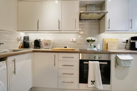 2 bedroom flat to rent, Douglas Court, Biggin Hill TN16