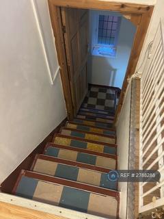2 bedroom maisonette to rent, Culling Road, London, SE16