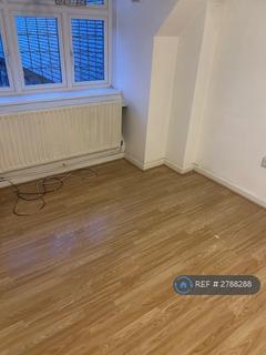 2 bedroom maisonette to rent, Culling Road, London, SE16
