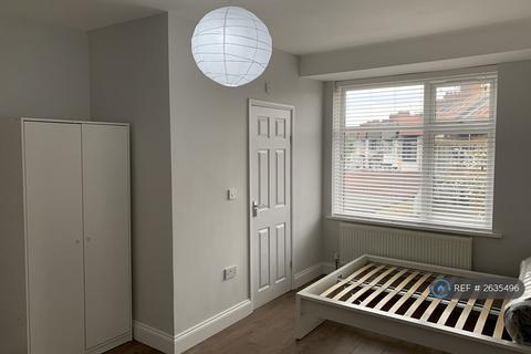 1 bedroom in a house share to rent, Perth Road, Ilford, IG2