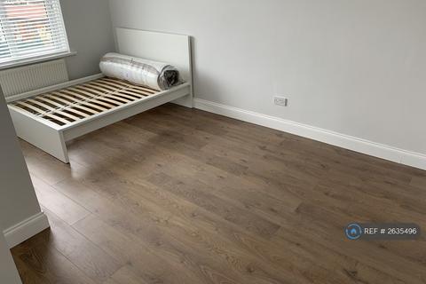 1 bedroom in a house share to rent, Perth Road, Ilford, IG2