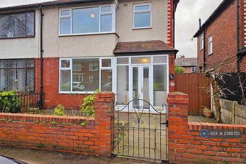 3 bedroom semi-detached house to rent, Holden Road, Leigh, WN7