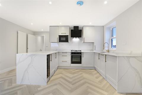 2 bedroom flat for sale, Mitcham Road, London SW17