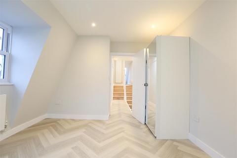 2 bedroom flat for sale, Mitcham Road, London SW17