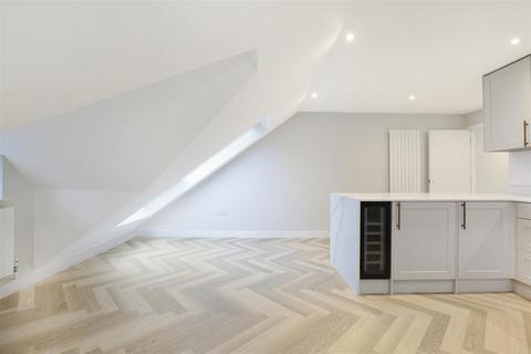2 bedroom flat for sale, Mitcham Road, London SW17