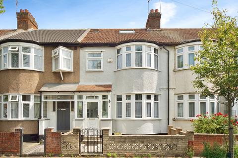 4 bedroom terraced house for sale, Sanderstead Road, London, E10