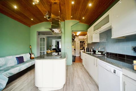 4 bedroom terraced house for sale, Sanderstead Road, London, E10