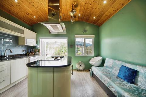 4 bedroom terraced house for sale, Sanderstead Road, London, E10