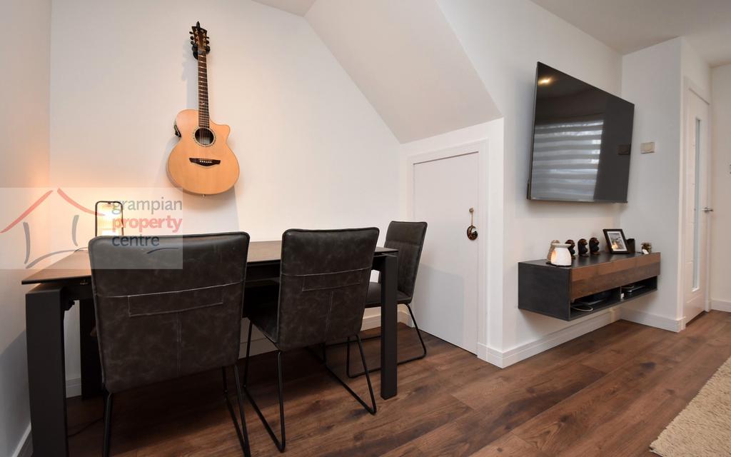 Lounge 4.JPG