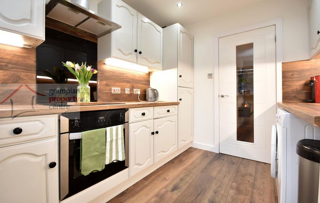 Kitchen 2 .JPG