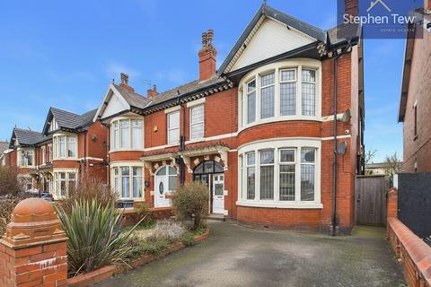 Flat - Lytham Road, Blackpool, FY4