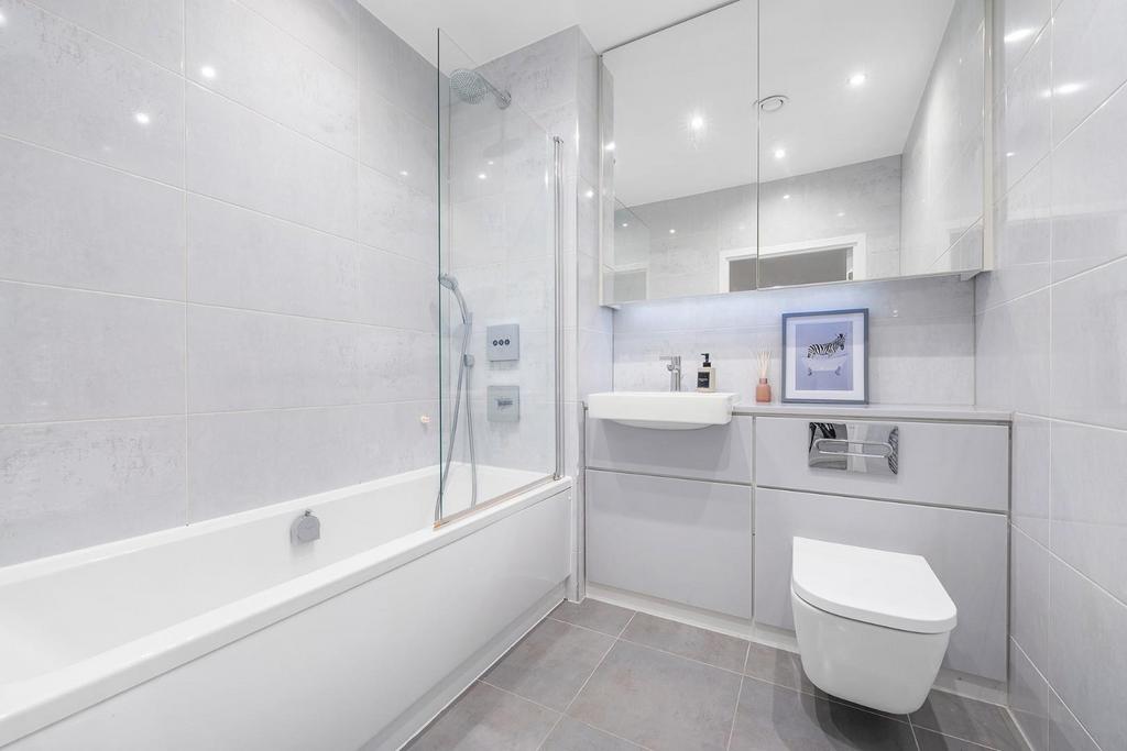 Bathroom.JPG
