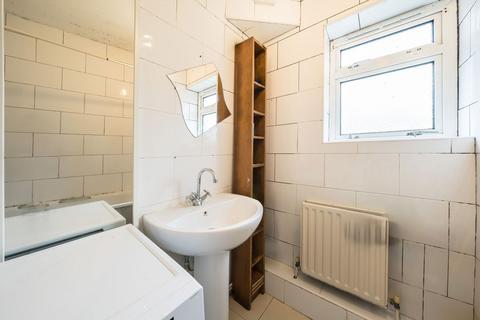 2 bedroom flat for sale, Studley Road, London SW4