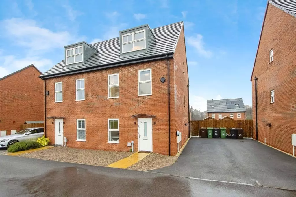 4 bedroom semi-detached house for sale - Photo 3