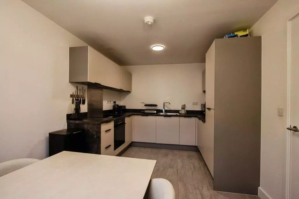 4 bedroom semi-detached house for sale - Photo 5