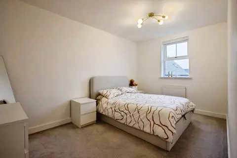 4 bedroom semi-detached house for sale - Photo 16