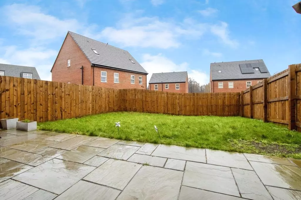 4 bedroom semi-detached house for sale - Photo 20