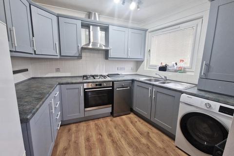 2 bedroom apartment to rent, Leinster Court, New North Road, Hainault IG6 3EL