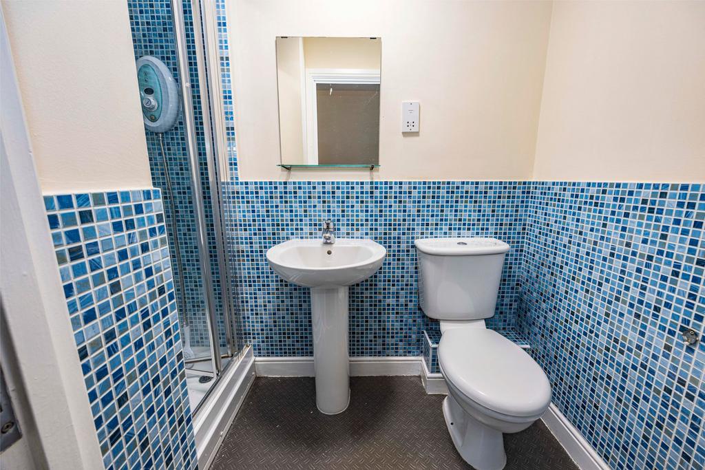 En-suite bathroom