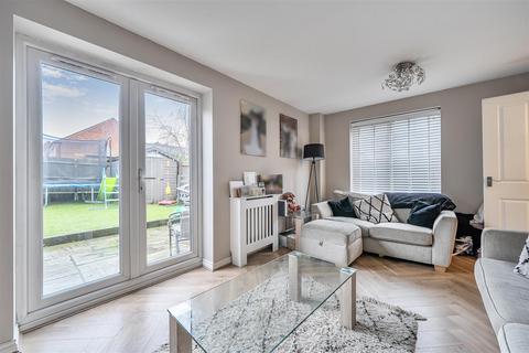 3 bedroom semi-detached house for sale, Weir Crescent, Kidderminster