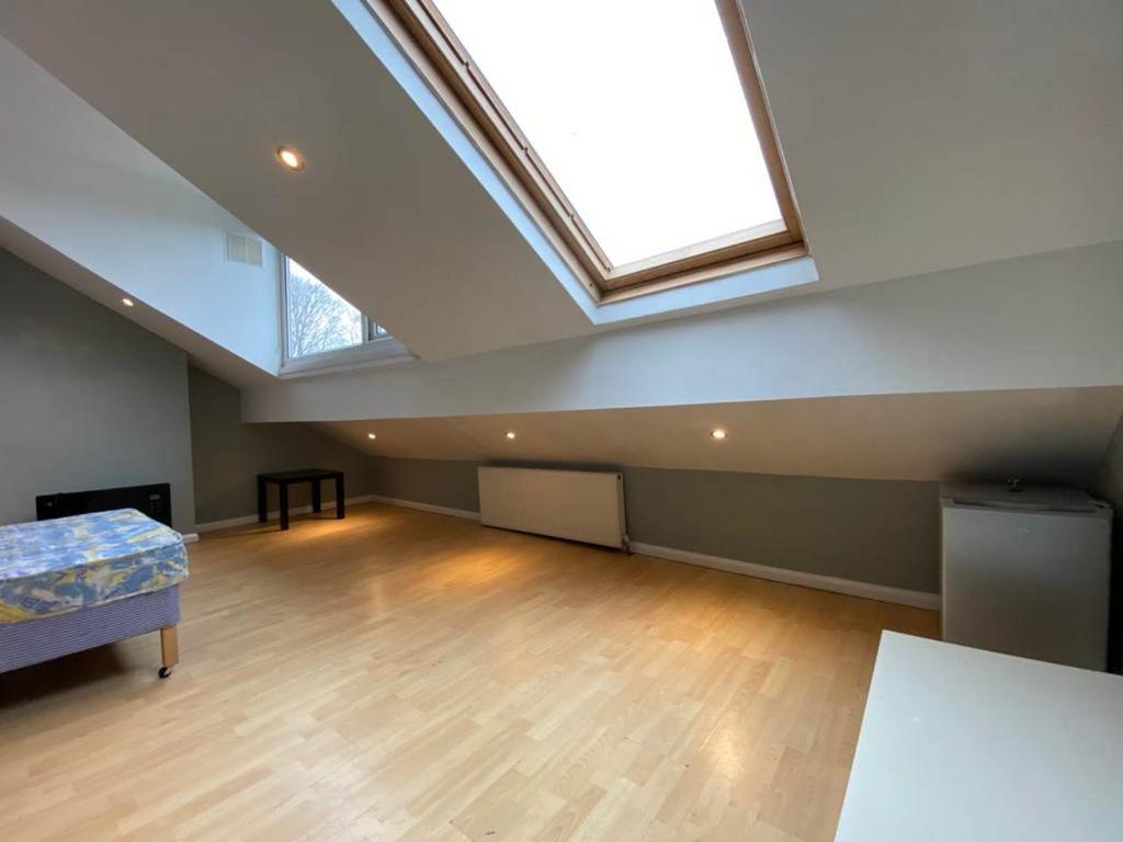 Room 4 1