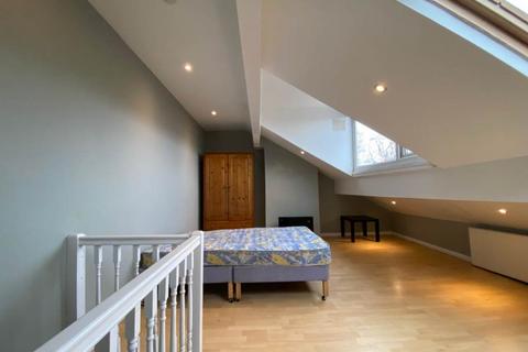 undefined, Woodside Avenue (Room 4), West Yorkshire LS4