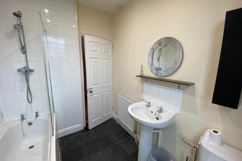 undefined, Woodside Avenue (Room 4), West Yorkshire LS4