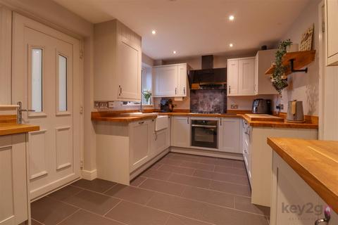 3 bedroom semi-detached house for sale, Darfield Avenue, Owlthorpe, Sheffield, S20