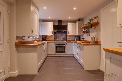 3 bedroom semi-detached house for sale, Darfield Avenue, Owlthorpe, Sheffield, S20